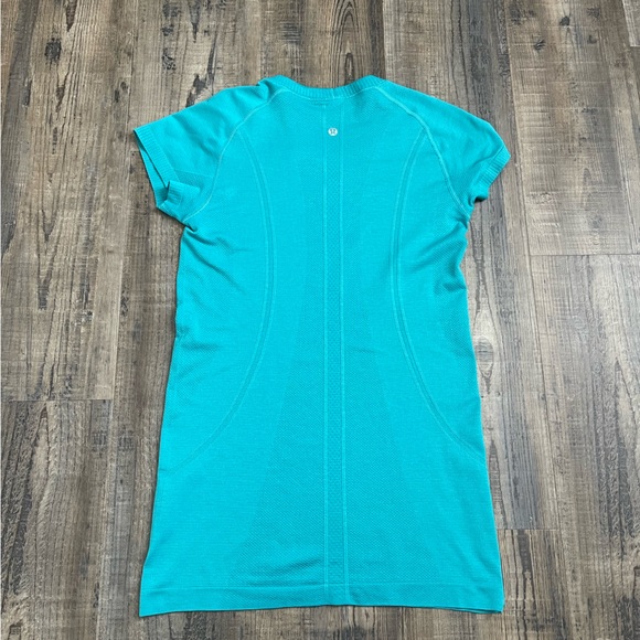Lululemon swiftly tech T-shirt ￼ - Picture 2 of 5